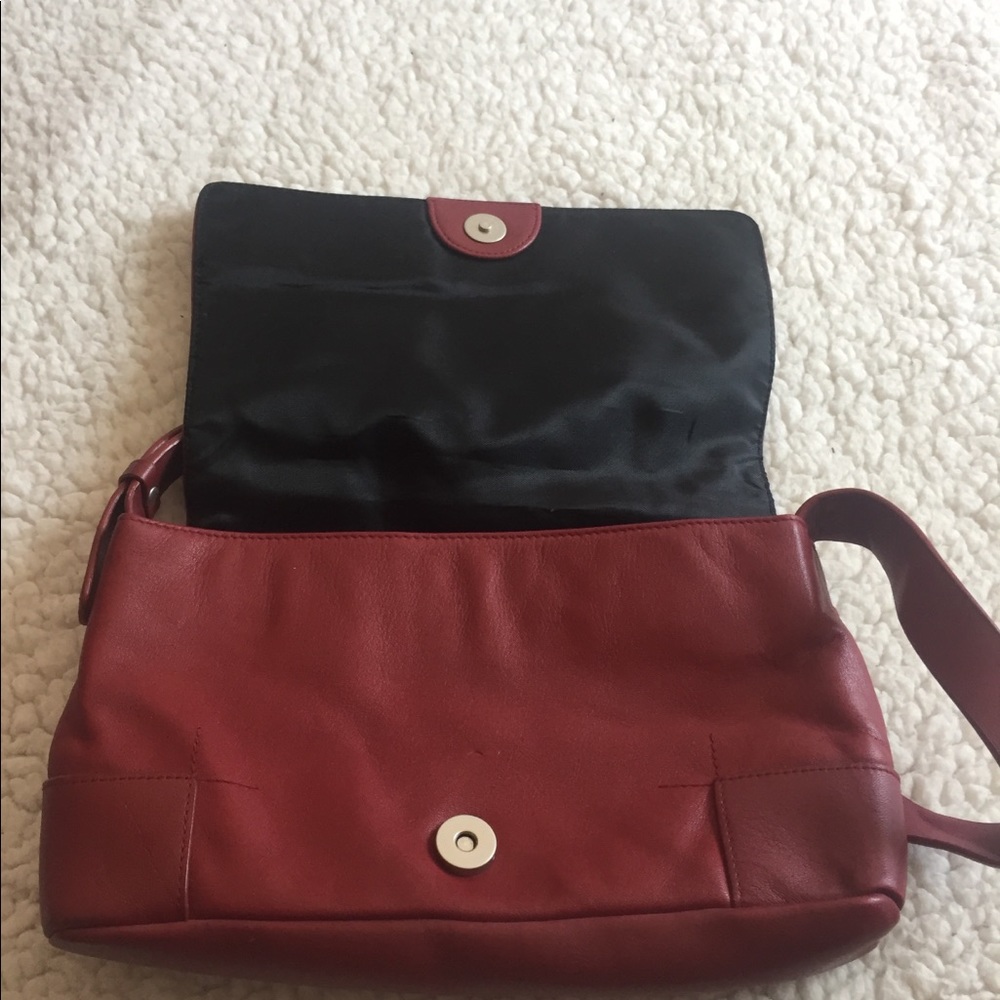 Kenneth Cole Reaction Purse - Picture 9 of 9